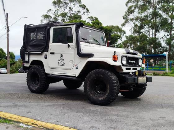 TOYOTA BANDEIRANTE 4.0 OJ50L 4X4 TETO LONA DIESEL 2P MANUAL